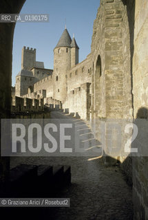 ( FRANCIA  )  LANGUEDOC-ROUSSILLON  CARCASSONNE : LA CITE MURA E PORTA DAUDE © 1999 Graziano Arici/Rosebud2 / GEO CASTELLO ERESIA CATARA CATARI