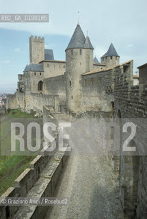 ( FRANCIA  )  LANGUEDOC-ROUSSILLON  CARCASSONNE : LA CITE MURA E PORTA DAUDE © 1999 Graziano Arici/Rosebud2 / GEO CASTELLO ERESIA CATARA CATARI