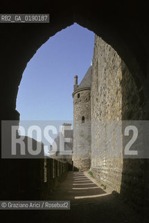 ( FRANCIA  )  LANGUEDOC-ROUSSILLON  CARCASSONNE : LA CITE GLI SPALTI DELLE MURA  © 1999 Graziano Arici/Rosebud2 / GEO CASTELLO ERESIA CATARA CATARI