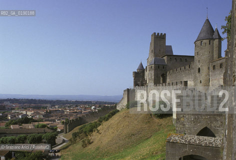 ( FRANCIA  )  LANGUEDOC-ROUSSILLON  CARCASSONNE : LA CITE MURA E PORTA DAUDE © 1999 Graziano Arici/Rosebud2 / GEO CASTELLO ERESIA CATARA CATARI