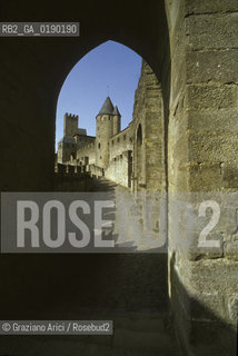 ( FRANCIA  )  LANGUEDOC-ROUSSILLON  CARCASSONNE : LA CITE MURA E PORTA DAUDE © 1999 Graziano Arici/Rosebud2 / GEO CASTELLO ERESIA CATARA CATARI