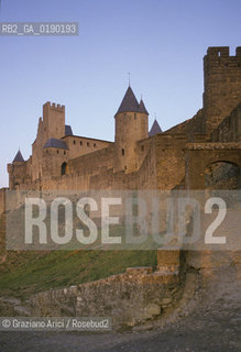 ( FRANCIA  )  LANGUEDOC-ROUSSILLON  CARCASSONNE : LA CITE MURA E PORTA DAUDE © 1999 Graziano Arici/Rosebud2 / GEO CASTELLO ERESIA CATARA CATARI