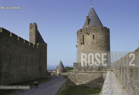 ( FRANCIA  )  LANGUEDOC-ROUSSILLON  CARCASSONNE : LA CITE LA CINTA DELLE MURA INTERNE © 1999 Graziano Arici/Rosebud2 / GEO CASTELLO ERESIA CATARA CATARI