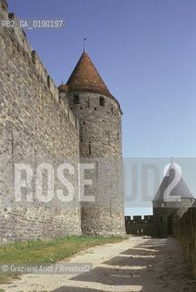( FRANCIA  )  LANGUEDOC-ROUSSILLON  CARCASSONNE : LA CITE LA CINTA DELLE MURA INTERNE © 1999 Graziano Arici/Rosebud2 / GEO CASTELLO ERESIA CATARA CATARI