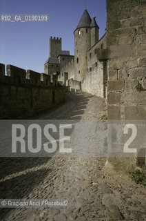 ( FRANCIA  )  LANGUEDOC-ROUSSILLON  CARCASSONNE : LA CITE LA CINTA DELLE MURA INTERNE © 1999 Graziano Arici/Rosebud2 / GEO CASTELLO ERESIA CATARA CATARI