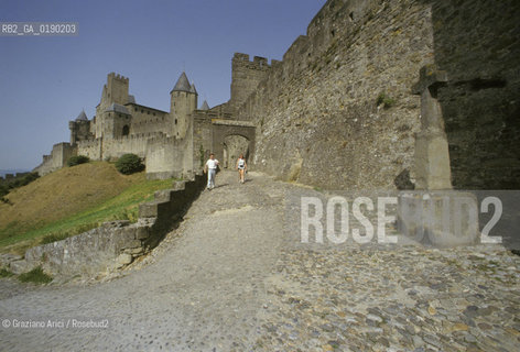 ( FRANCIA  )  LANGUEDOC-ROUSSILLON  CARCASSONNE : LA CITE MURA E PORTA DAUDE © 1999 Graziano Arici/Rosebud2 / GEO CASTELLO ERESIA CATARA CATARI