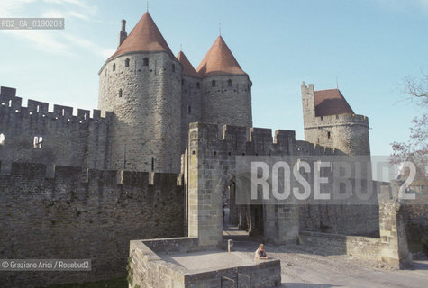( FRANCIA  )  LANGUEDOC-ROUSSILLON  CARCASSONNE : LA CITE MURA E PORTA NARBONNAISE © 1999 Graziano Arici/Rosebud2 / GEO CASTELLO ERESIA CATARA CATARI
