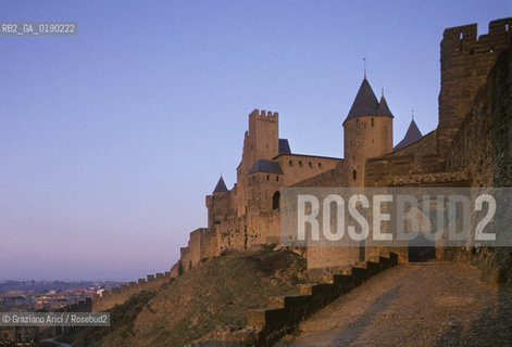 ( FRANCIA  )  LANGUEDOC-ROUSSILLON  CARCASSONNE : LA CITE MURA E PORTA DAUDE © 1999 Graziano Arici/Rosebud2 / GEO CASTELLO ERESIA CATARA CATARI