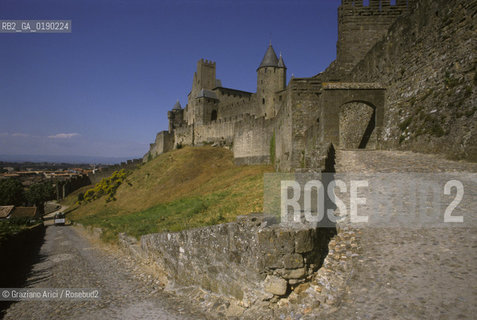 ( FRANCIA  )  LANGUEDOC-ROUSSILLON  CARCASSONNE : LA CITE MURA E PORTA DAUDE © 1999 Graziano Arici/Rosebud2 / GEO CASTELLO ERESIA CATARA CATARI