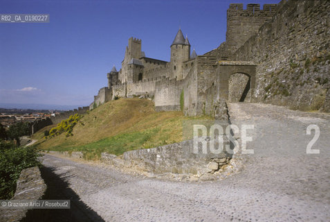 ( FRANCIA  )  LANGUEDOC-ROUSSILLON  CARCASSONNE : LA CITE MURA E PORTA DAUDE © 1999 Graziano Arici/Rosebud2 / GEO CASTELLO ERESIA CATARA CATARI
