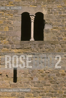 ( FRANCIA  )  LANGUEDOC-ROUSSILLON  CARCASSONNE : LA CITE LE MURA  © 1999 Graziano Arici/Rosebud2 / GEO CASTELLO ERESIA CATARA CATARI FINESTRA