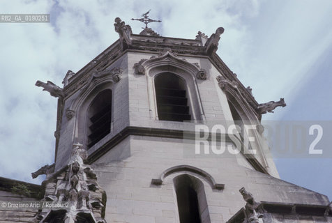 ( FRANCIA  )  PROVENCE-ALPES-COTE DAZUR CARPENTRAS : C HIESA DI ST-SIFFREIN © 1999 Graziano Arici/Rosebud2 / GEO