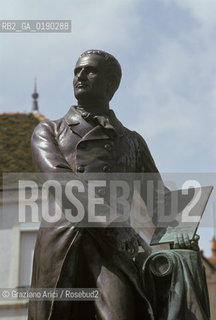 ( FRANCIA  )  BORGOGNA  CHALON-SUR-SAONE  : MONUMENTO A NICEPHORE NIEPCE  © 1999 Graziano Arici/Rosebud2 / GEO FOTOGRAFIA
