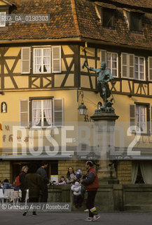 ( FRANCIA  )  ALSAZIA  COLMAR  : UNA STRADA DEL CENTRO  © 1999 Graziano Arici/Rosebud2 / GEO