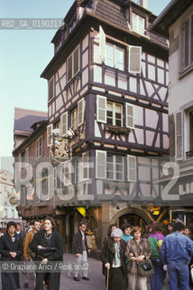 ( FRANCIA  )  ALSAZIA  COLMAR  : UNA VIA DEL CENTRO  © 1999 Graziano Arici/Rosebud2 / GEO