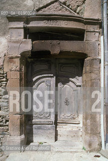 ( FRANCIA  )  MIDI-PYRENEES CONQUES : PORTA © 1999 Graziano Arici/Rosebud2 / GEO PELLEGRINO PELLEGRINAGGIO