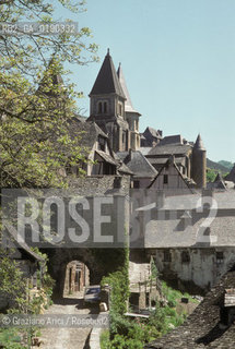 ( FRANCIA  )  MIDI-PYRENEES CONQUES :  IL PAESE E LA CHIESA DELLA STE-FOY © 1999 Graziano Arici/Rosebud2 / GEO PELLEGRINO PELLEGRINAGGIO