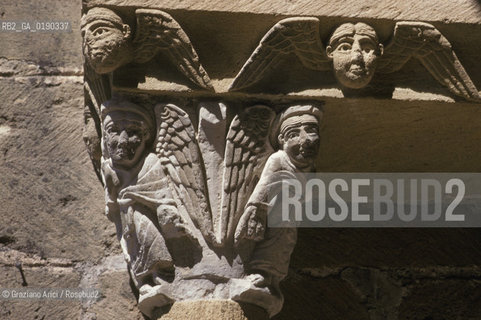 ( FRANCIA  )  MIDI-PYRENEES CONQUES : PARTICOLARE DI UN CAPITELLO DELLA CHIESA DELLA STE-FOY  © 1999 Graziano Arici/Rosebud2 / GEO PELLEGRINO PELLEGRINAGGIO ANGELO