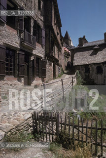 ( FRANCIA  )  MIDI-PYRENEES CONQUES :  IL PAESE  © 1999 Graziano Arici/Rosebud2 / GEO PELLEGRINO PELLEGRINAGGIO