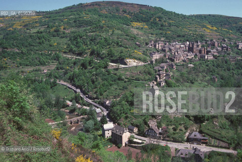 ( FRANCIA  )  MIDI-PYRENEES CONQUES : PANORAMA DEL PAESE  © 1999 Graziano Arici/Rosebud2 / GEO PELLEGRINO PELLEGRINAGGIO