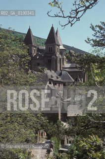( FRANCIA  )  MIDI-PYRENEES CONQUES :  IL PAESE E LA CHIESA DELLA STE-FOY © 1999 Graziano Arici/Rosebud2 / GEO PELLEGRINO PELLEGRINAGGIO