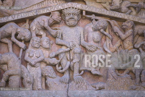 ( FRANCIA  )  MIDI-PYRENEES CONQUES : PARTICOLARE DEL TIMPANO DEL PORTALE DELLA CHIESA DELLA STE-FOY  © 1999 Graziano Arici/Rosebud2 / GEO PELLEGRINO PELLEGRINAGGIO DIAVOLO