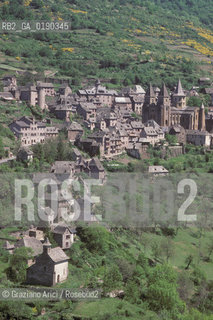 ( FRANCIA  )  MIDI-PYRENEES CONQUES :  IL PAESE E LA CHIESA DELLA STE-FOY © 1999 Graziano Arici/Rosebud2 / GEO PELLEGRINO PELLEGRINAGGIO