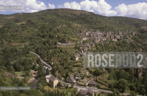 ( FRANCIA  )  MIDI-PYRENEES CONQUES :  IL PAESE E LA CHIESA DELLA STE-FOY © 1999 Graziano Arici/Rosebud2 / GEO PELLEGRINO PELLEGRINAGGIO