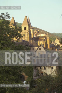 ( FRANCIA  )  MIDI-PYRENEES CONQUES : PANORAMA CON LA CHIESA DELLA STE-FOY  © 1999 Graziano Arici/Rosebud2 / GEO PELLEGRINO PELLEGRINAGGIO ......