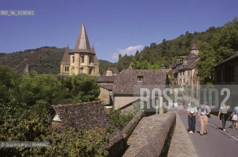 ( FRANCIA  )  MIDI-PYRENEES CONQUES : PANORAMA CON LA CHIESA DELLA STE-FOY  © 1999 Graziano Arici/Rosebud2 / GEO PELLEGRINO PELLEGRINAGGIO