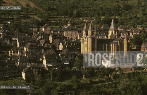 ( FRANCIA  )  MIDI-PYRENEES CONQUES : PANORAMA CON LA CHIESA DELLA STE-FOY  © 1999 Graziano Arici/Rosebud2 / GEO PELLEGRINO PELLEGRINAGGIO