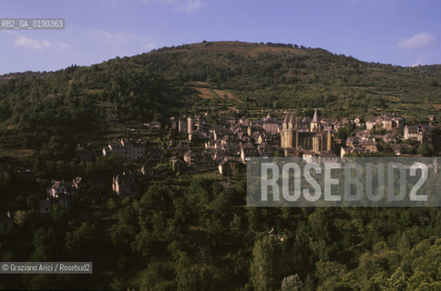 ( FRANCIA  )  MIDI-PYRENEES CONQUES : PANORAMA CON LA CHIESA DELLA STE-FOY  © 1999 Graziano Arici/Rosebud2 / GEO PELLEGRINO PELLEGRINAGGIO