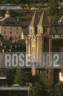 ( FRANCIA  )  MIDI-PYRENEES CONQUES : PANORAMA CON LA CHIESA DELLA STE-FOY  © 1999 Graziano Arici/Rosebud2 / GEO PELLEGRINO PELLEGRINAGGIO ROMANICO