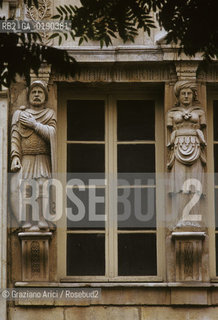 ( FRANCIA  )  BORGOGNA DIGIONE : CASA DELLE CARIATIDI  © 1999 Graziano Arici/Rosebud2 / GEO FINESTRA