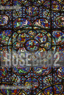 ( FRANCIA  )  BORGOGNA DIGIONE : LA CHIESA NOTRE-DAME © 1999 Graziano Arici/Rosebud2 / GEO GOTICO VETRATA