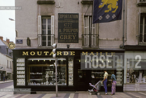 ( FRANCIA  )  BORGOGNA DIGIONE : NEGOZIO DI MOSTARDA SENAPE © 1999 Graziano Arici/Rosebud2 / GEO GASTRONOMIA