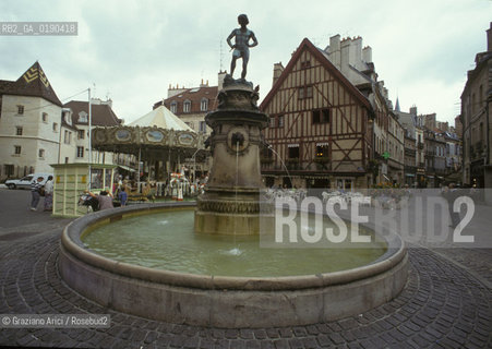 ( FRANCIA  )  BORGOGNA DIGIONE : PLACE GRANGIER © 1999 Graziano Arici/Rosebud2 / GEO FONTANA
