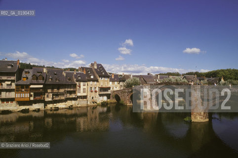 ( FRANCIA  )  MIDI-PYRENEES ESPALION :  IL PAESE E IL FIUME LOT © 1999 Graziano Arici/Rosebud2 / GEO