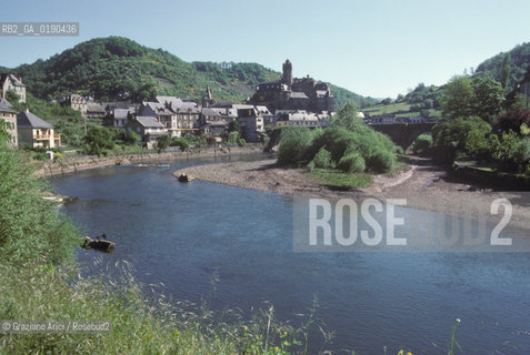 ( FRANCIA  )  MIDI-PYRENEES ESTAING :  IL PAESE E IL FIUME LOT © 1999 Graziano Arici/Rosebud2 / GEO