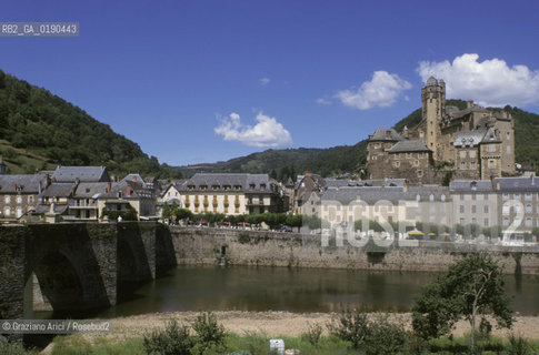 ( FRANCIA  )  MIDI-PYRENEES ESTAING :  IL PAESE E IL FIUME LOT © 1999 Graziano Arici/Rosebud2 / GEO
