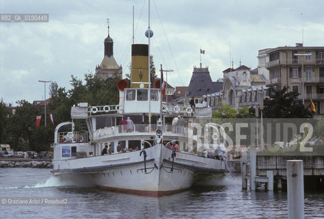 ( FRANCIA  )  RHONE-ALPES EVIAN-LES-BAINS :  IL PORTO SUL LAGO DI GINEVRA © 1999 Graziano Arici/Rosebud2 / GEO TERME