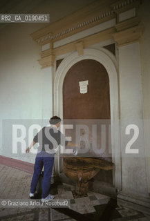 ( FRANCIA  )  RHONE-ALPES EVIAN-LES-BAINS : SORGENTE TERMALE © 1999 Graziano Arici/Rosebud2 / GEO TERME