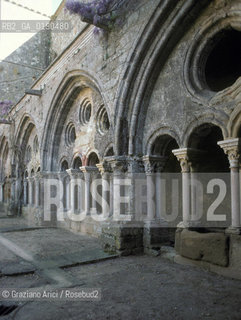 ( FRANCIA  )  LANGUEDOC-ROUSSILLON ABBAZIA DI FONTFROIDE CHIOSTRO © 1999 Graziano Arici/Rosebud2 / GEO