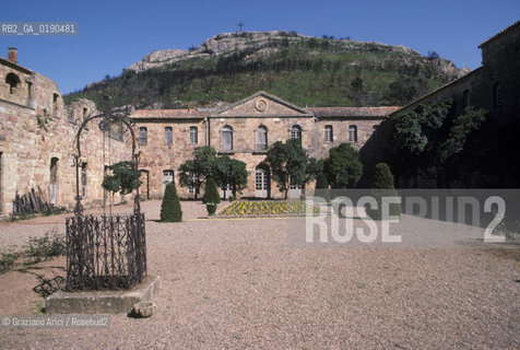 ( FRANCIA  )  LANGUEDOC-ROUSSILLON ABBAZIA DI FONTFROIDE CHIOSTRO © 1999 Graziano Arici/Rosebud2 / GEO