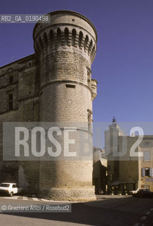 ( FRANCIA  )  PROVENCE-ALPES-COTE DAZUR GORDES : IL CASTELLO MUSEO VASARELY © 1999 Graziano Arici/Rosebud2 / GEO