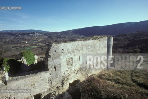 ( FRANCIA  )  PROVENCE-ALPES-COTE DAZUR LACOSTE :IL CASTELLO DEL MARCHESE DE SADE © 1999 Graziano Arici/Rosebud2 / GEO