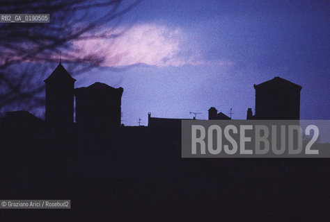 ( FRANCIA  )  LANGUEDOC-ROUSSILLON ALTIPIANO DEL LARZAC CAUSSE : LA COUVERTOIRADE © 1999 Graziano Arici/Rosebud2 / GEO TEMPLARI