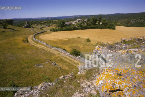 ( FRANCIA  )  LANGUEDOC-ROUSSILLON ALTIPIANO DEL LARZAC CAUSSE : PAESAGGIO © 1999 Graziano Arici/Rosebud2 / GEO