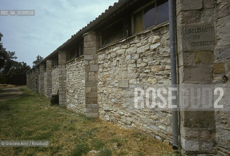 ( FRANCIA  )  LANGUEDOC-ROUSSILLON ALTIPIANO DEL LARZAC CAUSSE : OVILE NEL VILLAGGIO DE LA BLAQUIERE CENTRO DELLA LOTTA DEI PASTORI  © 1999 Graziano Arici/Rosebud2 / GEO