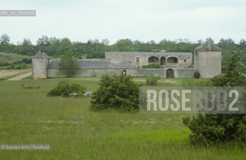 ( FRANCIA  )  LANGUEDOC-ROUSSILLON ALTIPIANO DEL LARZAC CAUSSE : FATTORIA FORTIFICATA © 1999 Graziano Arici/Rosebud2 / GEO .